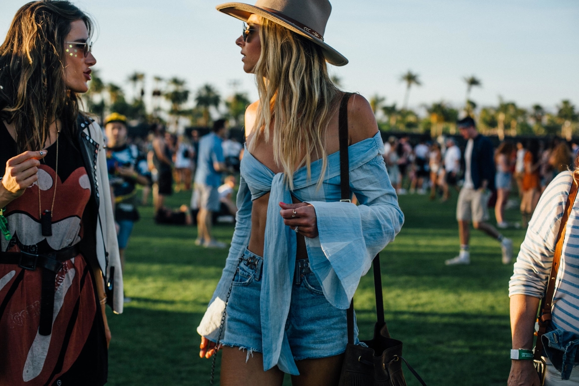 Best look. Фестиваль Коачелла 2017. Шляпа HM женская Coachella. Стиль Коачелла для женщин. Coachella стиль одежды для женщин.